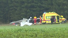 Na Vysočině se zřítilo malé letadlo, dva lidé se vážně zranili