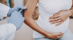 Někteří lékaři zrazují těhotné od vakcín na černý kašel. Hazard s životy, říká odborník