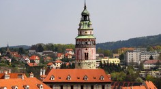 České památky ničí nápor turistů! V Krumlově se nedá hnout