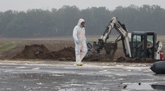 Silnici u Prahy zaplavila kyselina sírová. Dostala se i do půdy