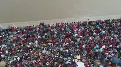VIDEO: Uprchlíci ze střední Ameriky byli zastaveni na mexických hranicích