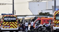 Jeden mrtvý a devět zraněných! Muž z Afghánistánu útočil nožem