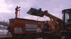 Silničářům před zimou chybí posypová sůl. Bez ní nemohou jezdit