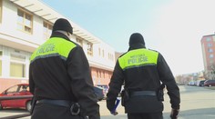 Muž měl v Plzni zaútočit na skupinu dětí. Jednoho z chlapců ošklivě zranil