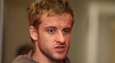 Hokejista Marek si užívá narození syna, ale řeší problém s Jaroslavlí