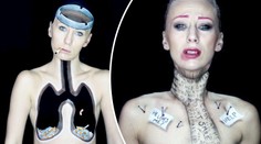 Srbka upozorňuje bodypaintingem na následky kouření! GALERIE