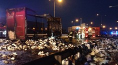 DOPRAVNÍ KOMPLIKACE! Nájezd na Pražský okruh u Modletic zablokoval požár návěsu