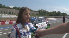 Česku roste motoristický talent. Dvanáctiletá Klárka řídí závodní Škodu