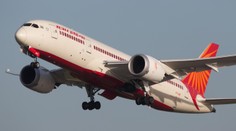 Další problém s letadlem Air India. Muselo se vrátit a nouzově přistát