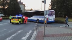 Seniorka (88) skončila pod koly autobusu. Na místě zemřela