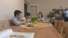 Velká změna dětských domovů. V bytech mají fungovat jako běžná rodina