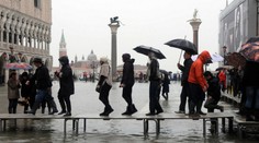 Italské BENÁTKY pod VODOU, lidé nazouvají holínky