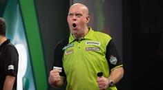 Michael van Gerwen neměl slitování, na MS smetl Hurrella ve třech setech