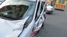 KOMPLIKACE V DOPRAVĚ: Nehoda tramvaje na Smíchově a hromadná nehoda na D1!