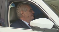 Prezident se sešel s hejtmanem, pak si vyzkoušel Škodu Kodiaq