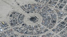 Zpráva o stavu Unie (26) – Primárky a festival Burning Man v bahně