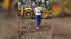 Muž vysával naftu z pracovních strojů. Ukradl více než 1300 litrů