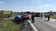 Na jihu Prahy kolabuje doprava. Kvůli havárii aut a vodovodu!