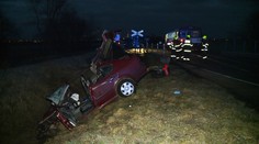 Tragédie u Čáslavi. Auto narazilo z boku do vlaku. Řidič nepřežil