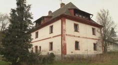 Hned vedle školy mělá být ubytovna. Město dům raději koupilo