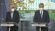 Obchody zavřou později, omezí se zákazníci. Stav nouze do 20. prosince