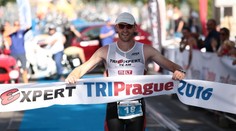 Praha v zajetí triatlonistů. Závod TRIPrague ovládli Švadlenková a Zadák
