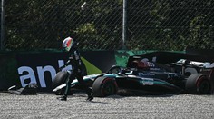 Hamilton má smůlu. Mercedes končí s vylepšeními kvůli drahým bouračkám