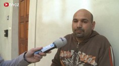Policisté řešili bitku čtyř opilců, pak se na ně vrhlo 20 rváčů