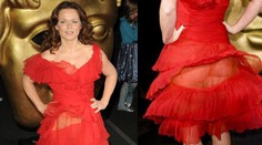 Geri Halliwell s odhaleným pozadím ve společnosti