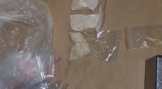 Před nástupem do věznice dál prodával drogy. Policie muže zadržela i s komplicem