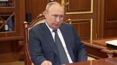 Putinovi se nedaří. Vydal se pro pomoc do zahraničí