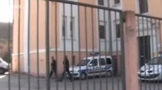 Podezřelého z vraždy někdo svázal a převezl přes hranici