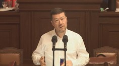 Okamura mluvil ve Sněmovně téměř 11 hodin. Jsem robot, nespím, chlubil se
