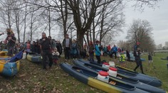 Vodáci zahájili sezónu. Vyrazili sjíždět vodu na Lužnici