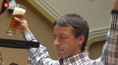 Naštvaný Bém si dal pivo a padla