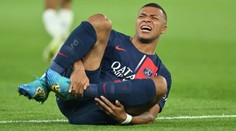 Zděšení fanoušci PSG. Mbappé kvůli zranění střídal, nejspíš si poranil kotník