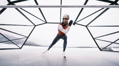VIDEO: Olympijský šampion létal na ledě, překročil rychlost 100 km/h