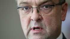 Kalousek připravuje další škrty. Pohorší si učitelé, lékaři i policisté