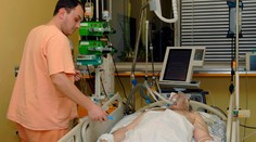 Počet obětí metanolu stoupá: Ráno zemřela starší žena z Ostravy