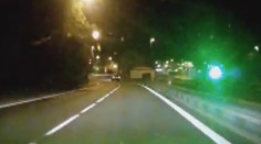 Žena si krátila dlouhou chvíli, laserem oslňovala auta. I jedno policejní