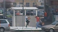 VIDEO: "Nákup" v Teplicích! Pivo z náklaďáku rozkladli za pár sekund