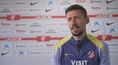 Lenglet pro Nova Sport prozradil, proč hráči Atlética běhají bosí. Co říká na Hancka?