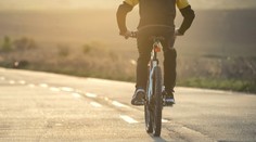 Cyklisté na cyklostezku nemusí. Bylo by to bezpečnější, říká odborník