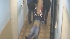 VIDEO: Policisté pašovali podezřelého v kufru. Udusil se!