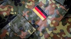 Přešlap německé armády. Někteří vojáci dostali uniformy s označením "SS"