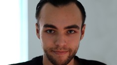 Hacker ukradl data za 2 a půl miliardy. Skrývá se v Česku! FOTO