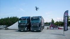 Dokázal, co nikdo před ním. Český biker přeskočil dva kamiony se saltem vpřed