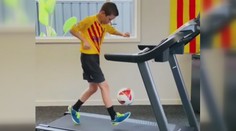 Borec na konec: Malý talent ukázal náročný dribling na běžícím páse!