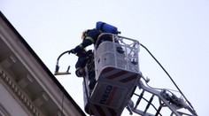 Chlapeček (1) zavřel matku na balkoně a spolykal její antikoncepci