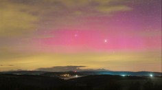 Krásný úkaz nad Českem. Lidé viděli polární záři, ještě ji můžete zahlédnout